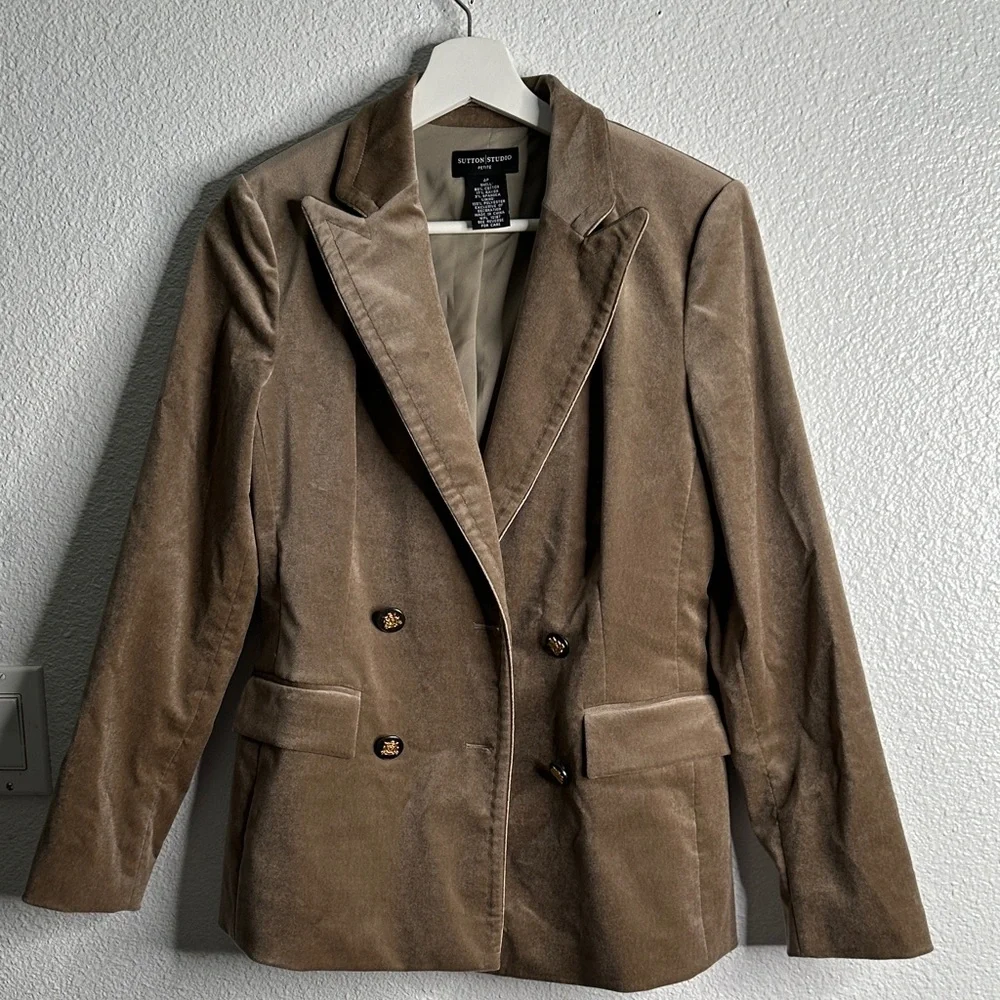 Sutton studio Duty Women's double breasted velvet Tan Blazer size 4p nautical